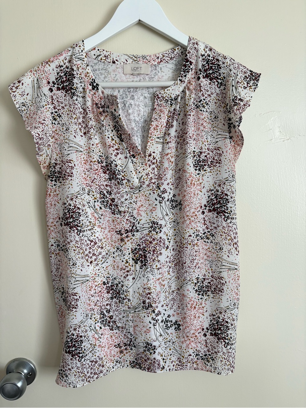 LOFT Cute & Flowy Floral Blouse Size M